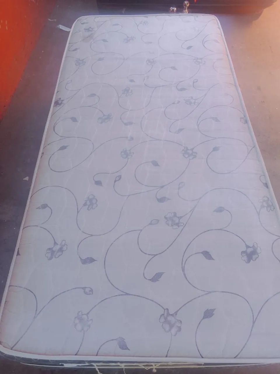 Vendo cama de solteiro - Foto 2