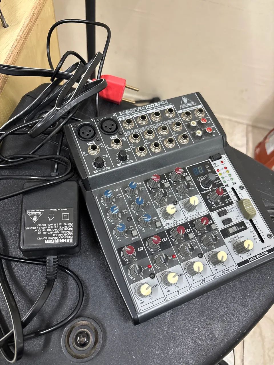 Mesa de som Behringer Xenys 1002FX