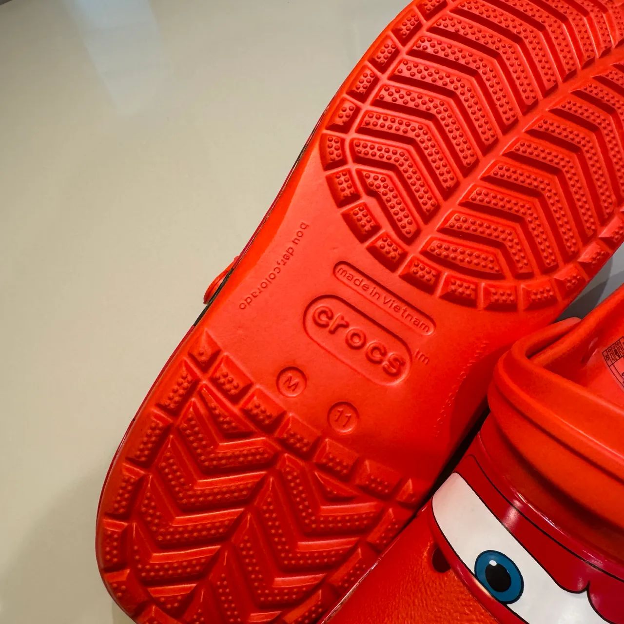 crocs relâmpago mcquenn tamanho 42/ 43 sem LED