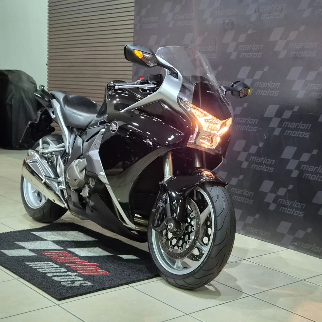 VFR 1200F - Foto 2