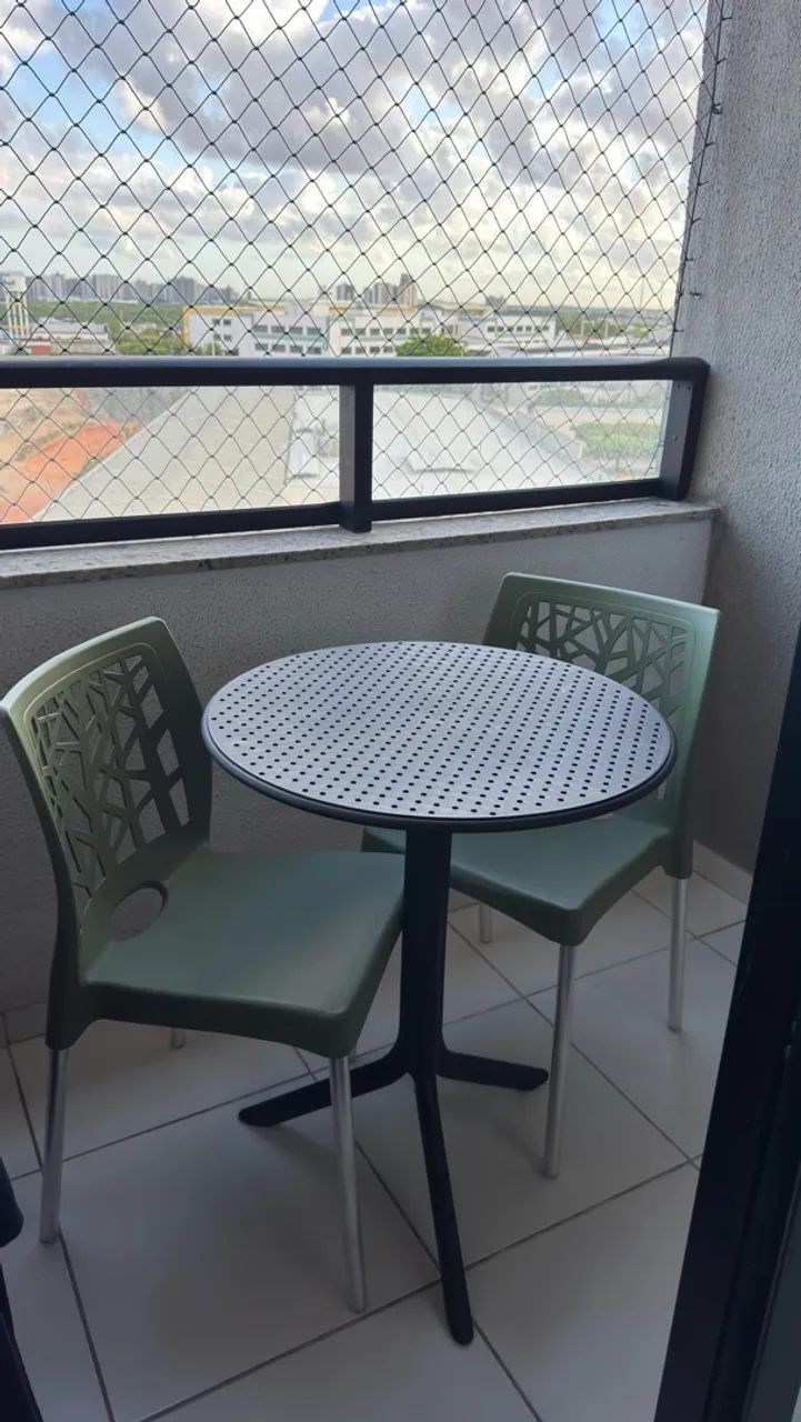 Mesa bistrô + 2 cadeiras de varanda