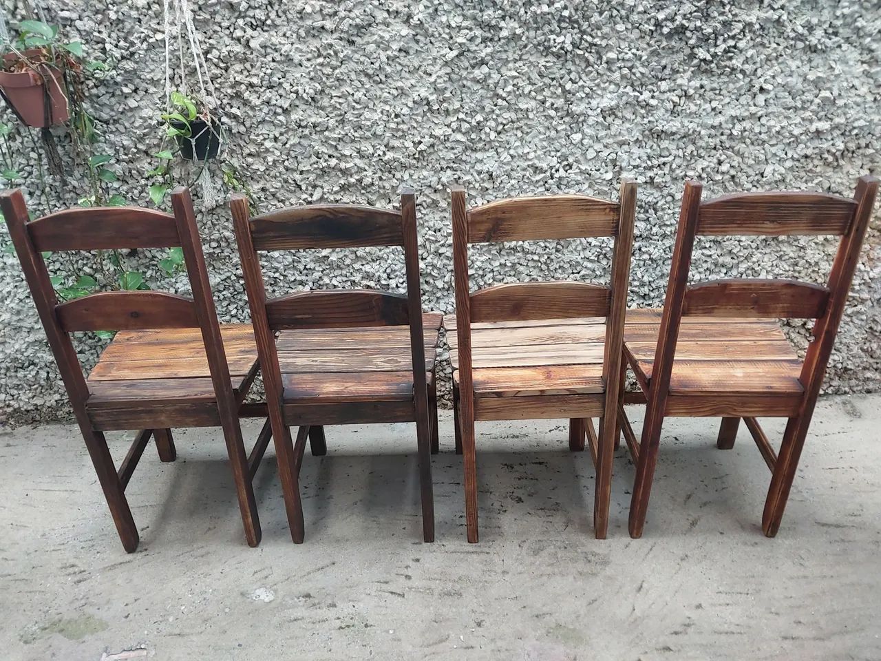 Conjunto com 4 cadeiras escolares antigas de cedrinho maciço  - Foto 2