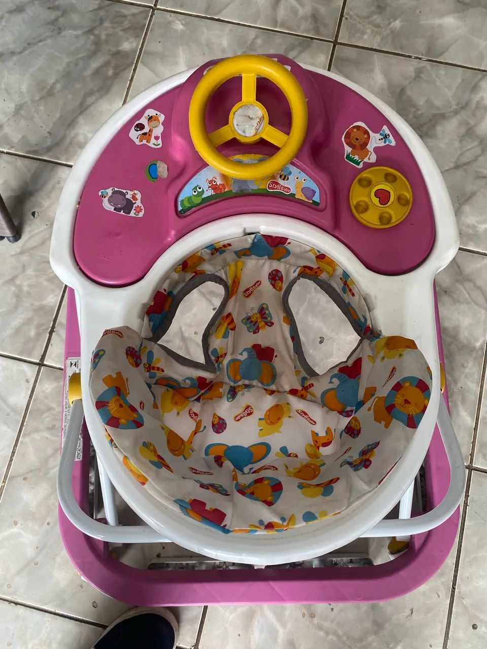 Andador menina