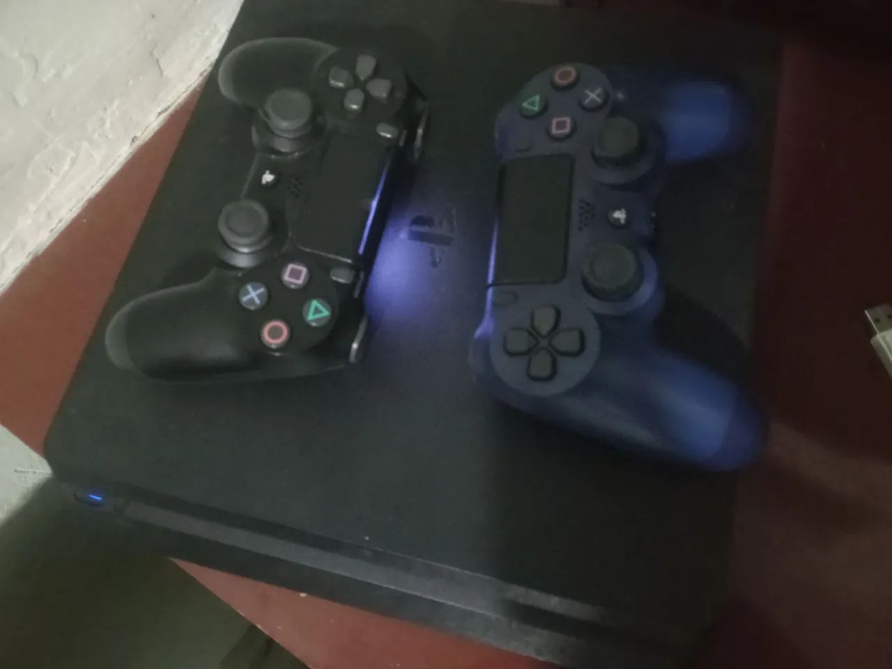 Ps4 com dois controles 