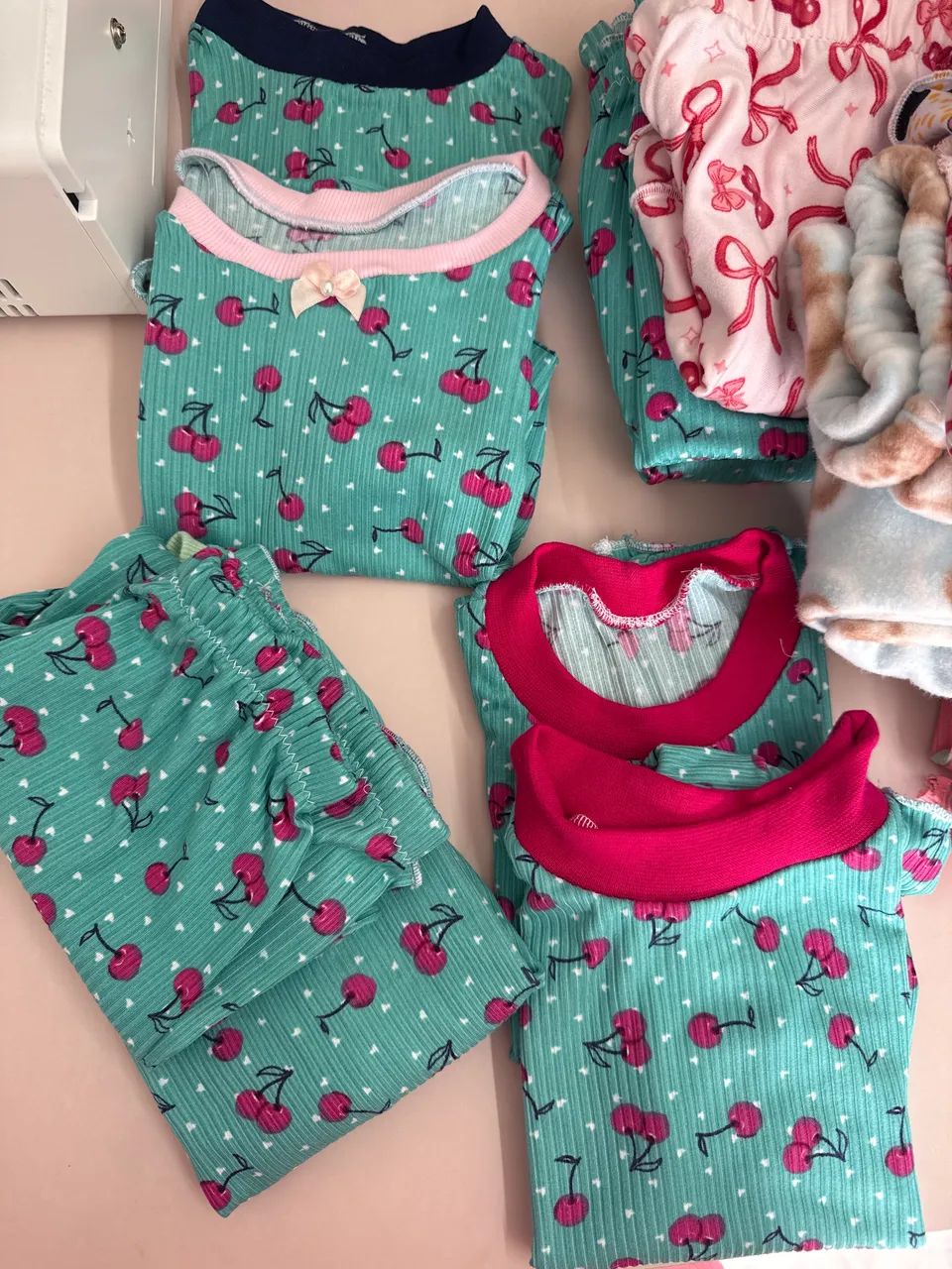 Lote de pijaminhas com defeito de fábrica  - Foto 2