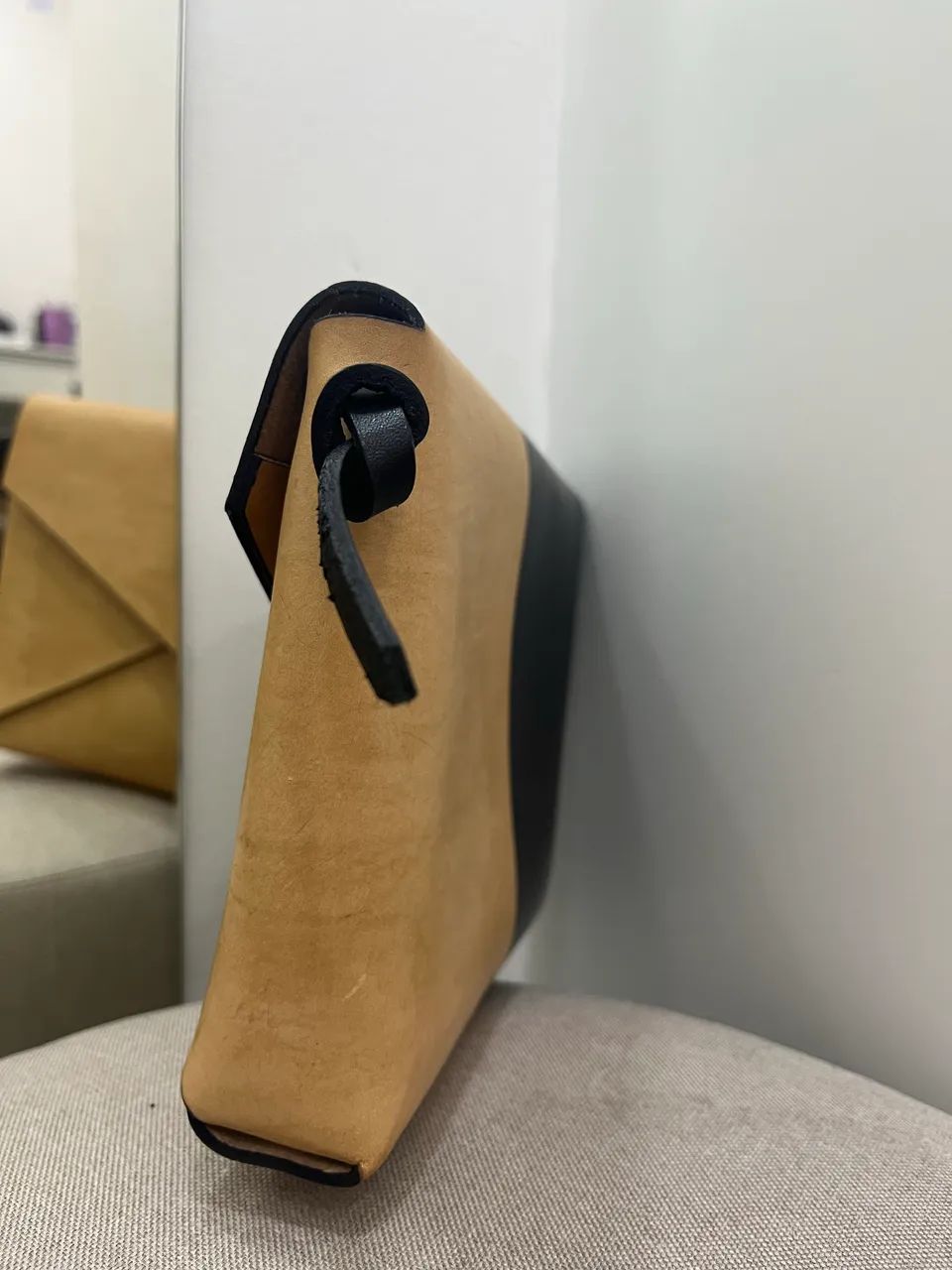 Bolsa couro estilo carteiro bicolor - Foto 4
