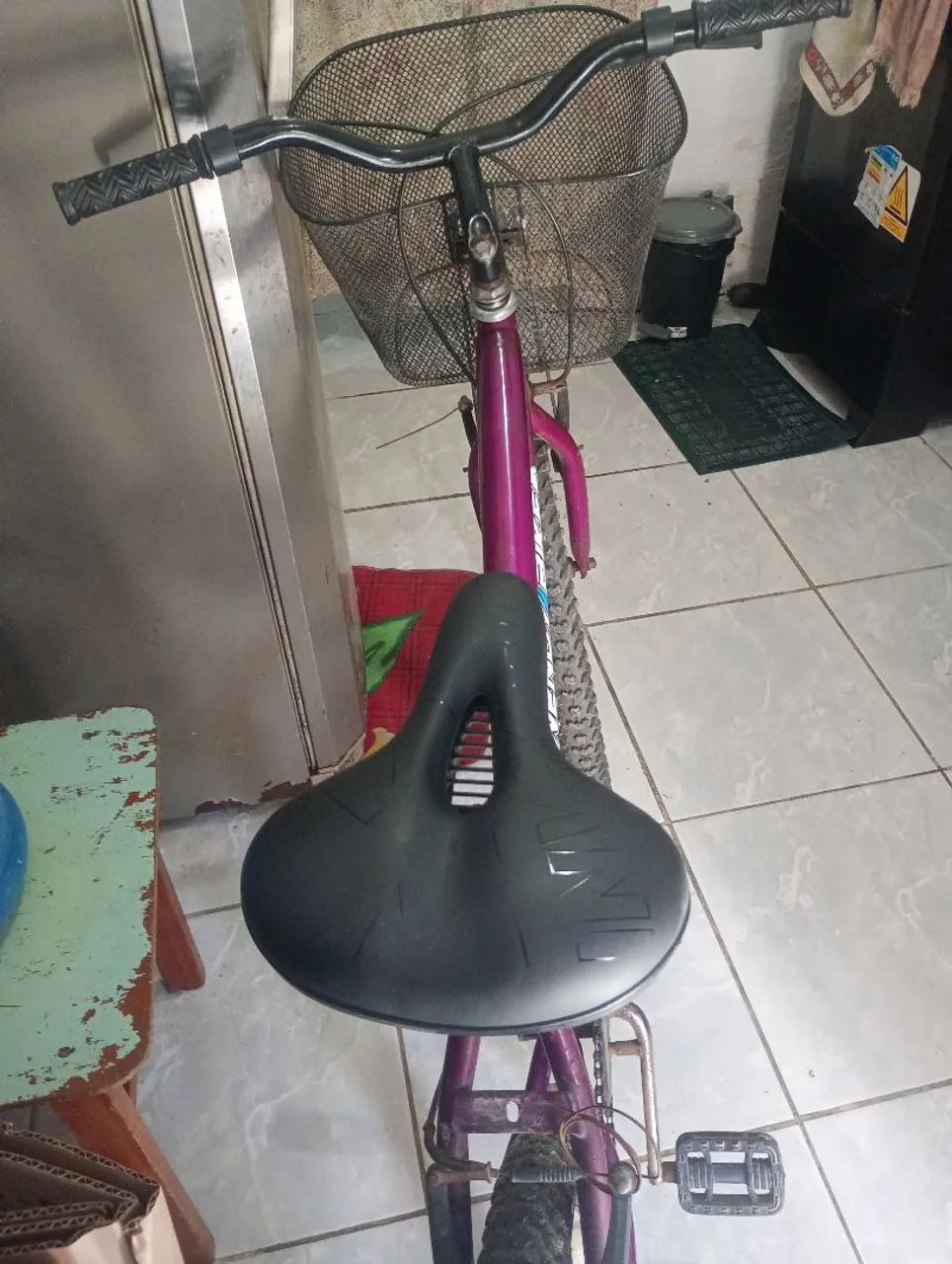 Vendo bicicleta aro 26 com cestinha - Foto 2
