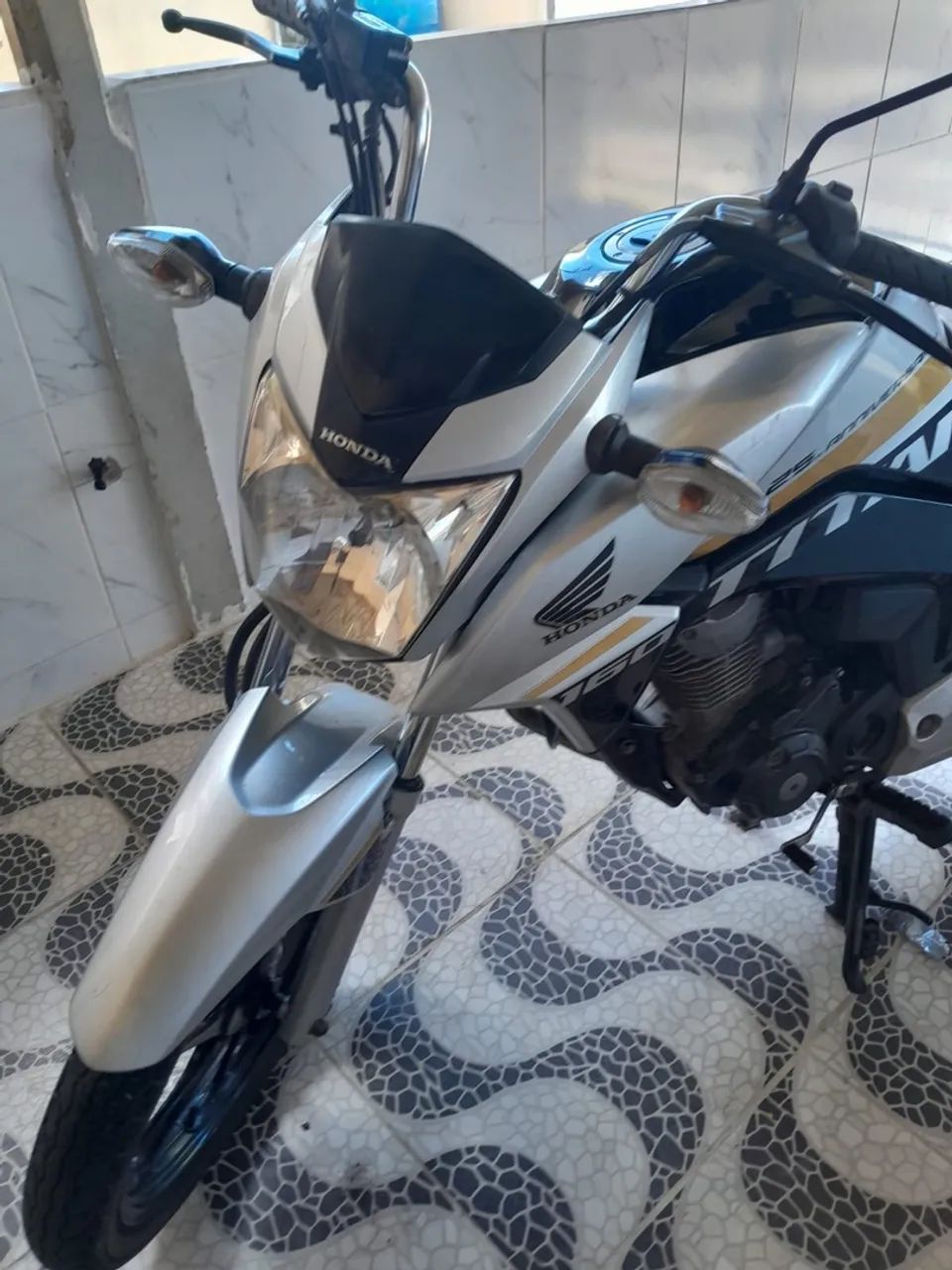 Moto seminova 