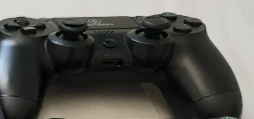PlayStation 4 com controle e joguinho - Foto 3