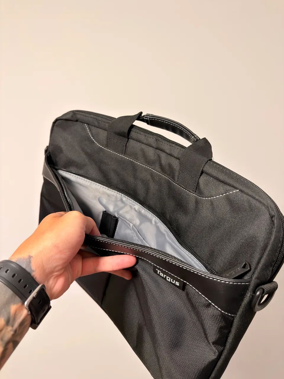 Maleta executiva para notebook de 15,6 Preta TARGUS - Foto 2