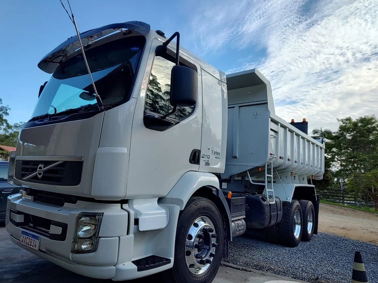 Volvo VM 270 caçamba  - Foto 5