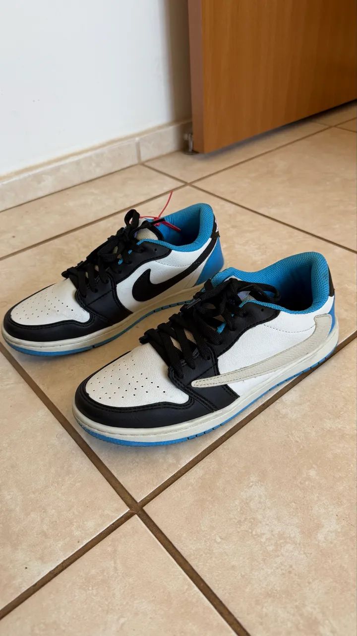 Dois Tênis da Nike - 41