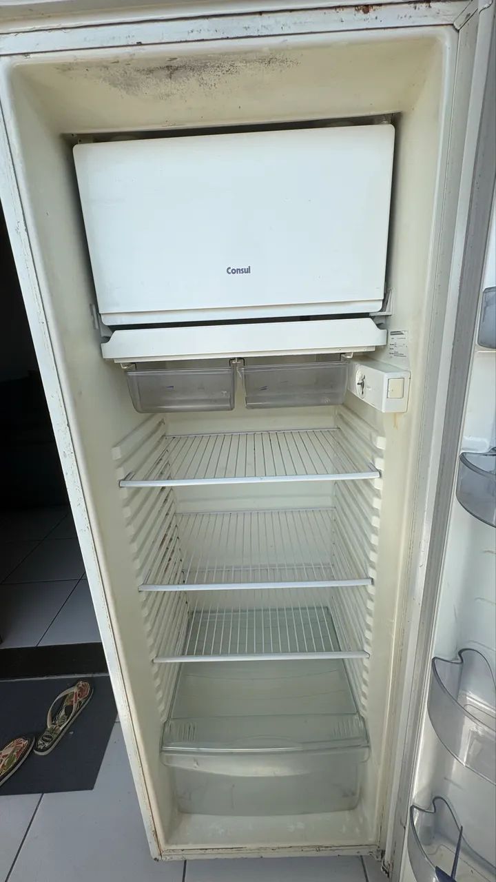 VENDO DUAS GELADEIRAS (uma com defeito) - Foto 3