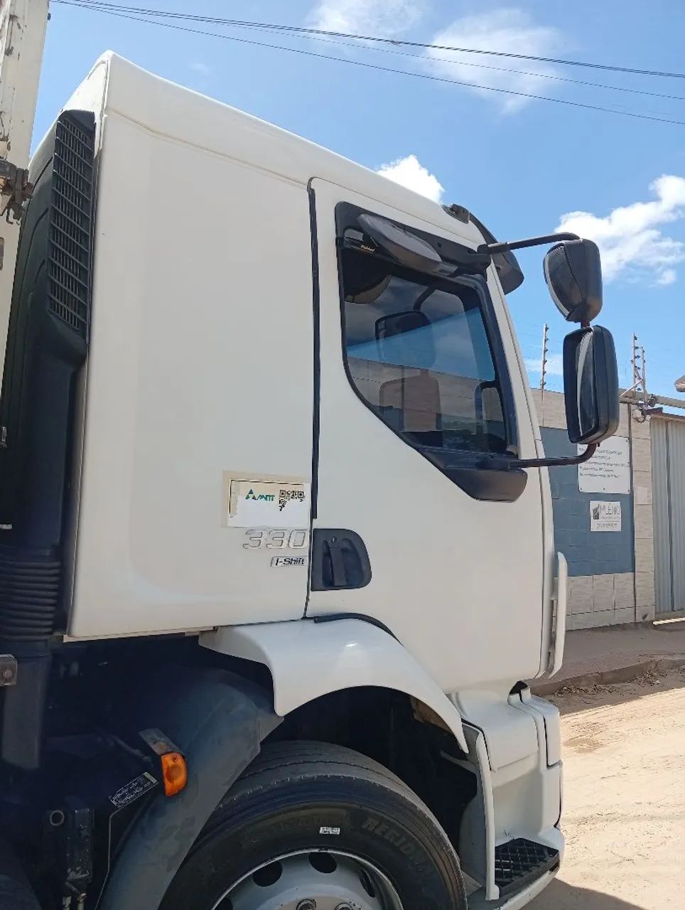 Volvo VM 330 8 X 2R  - Foto 3