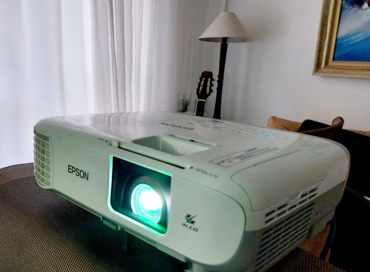 PROJETOR PROFISSIONAL 3500 LUMENS TELÃO DE ATÉ 300 POLEGADAS POWERLITE X39