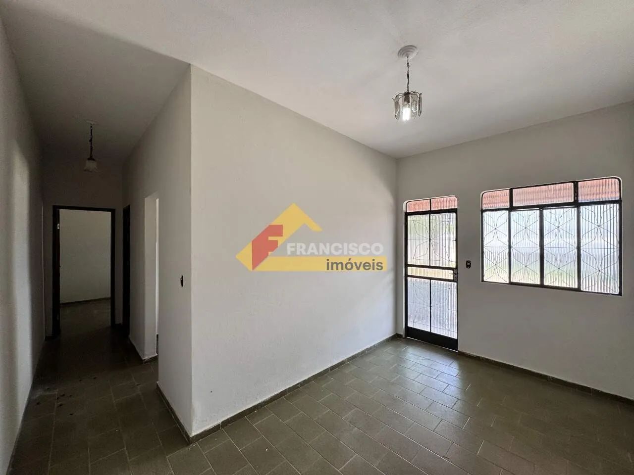 Casa Comercial para aluguel, 2 quartos, 5 vagas, São José - Divinópolis/MG