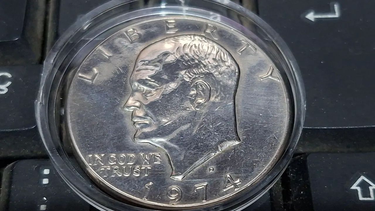 Moeda de 1 Dollar (Eagle / Eisenhower) 1974 - Foto 2
