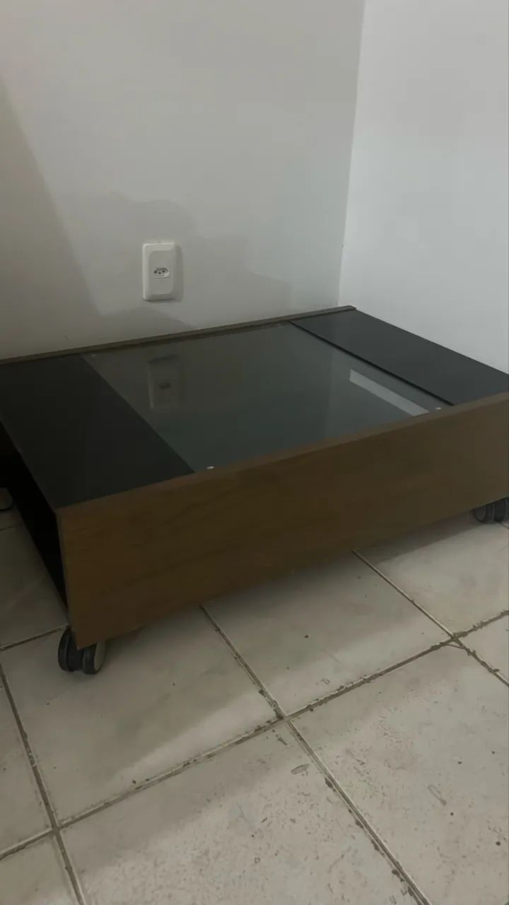 Mesa de centro com rodinhas 