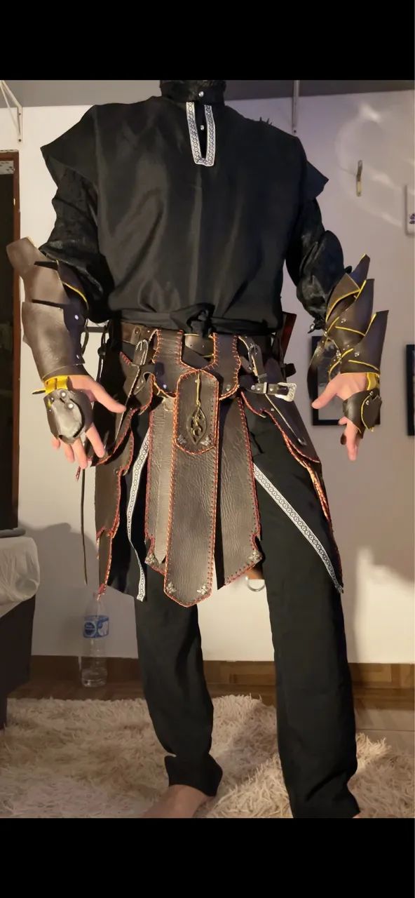 Braceletes em Couro - Armadura Medieval e cosplay e steampunk - Foto 4