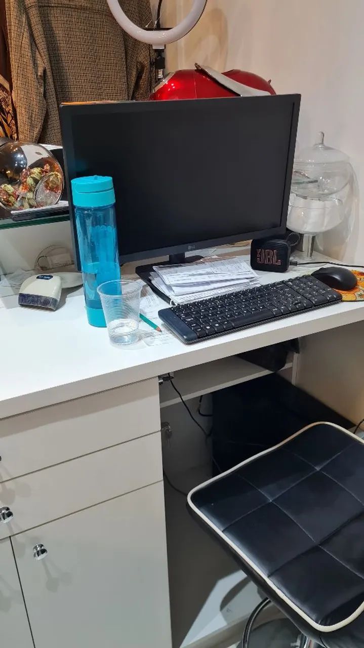 Balcão Caixa em L - MDF Branco com Tampo de Vidro e Vitrine Expositora - Foto 3