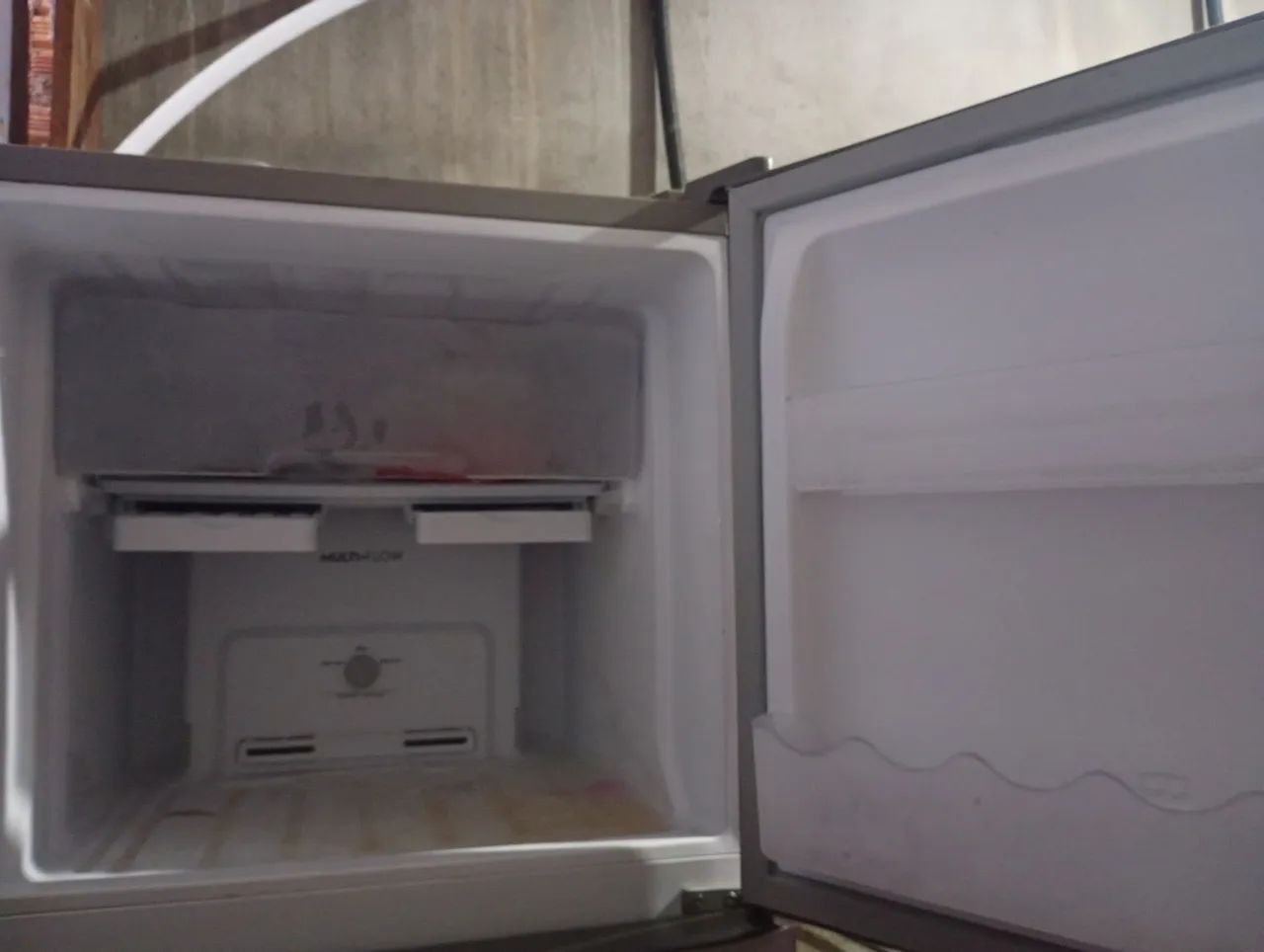 Geladeira Eletrolux semi nova 