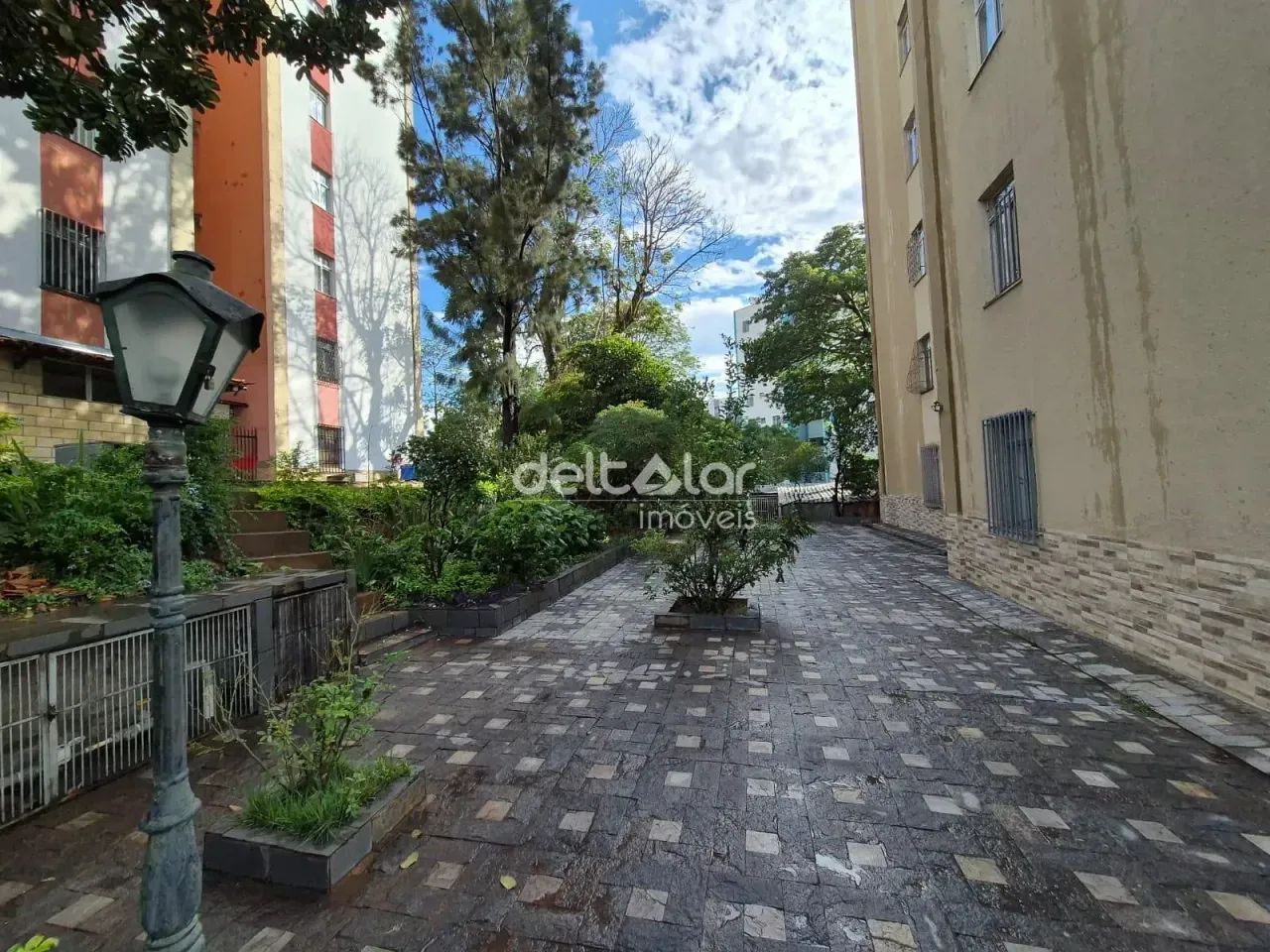 Apartamento 03 Quartos, 1 vaga demarcada e coberta, com elevador, cozinha planejada à vend