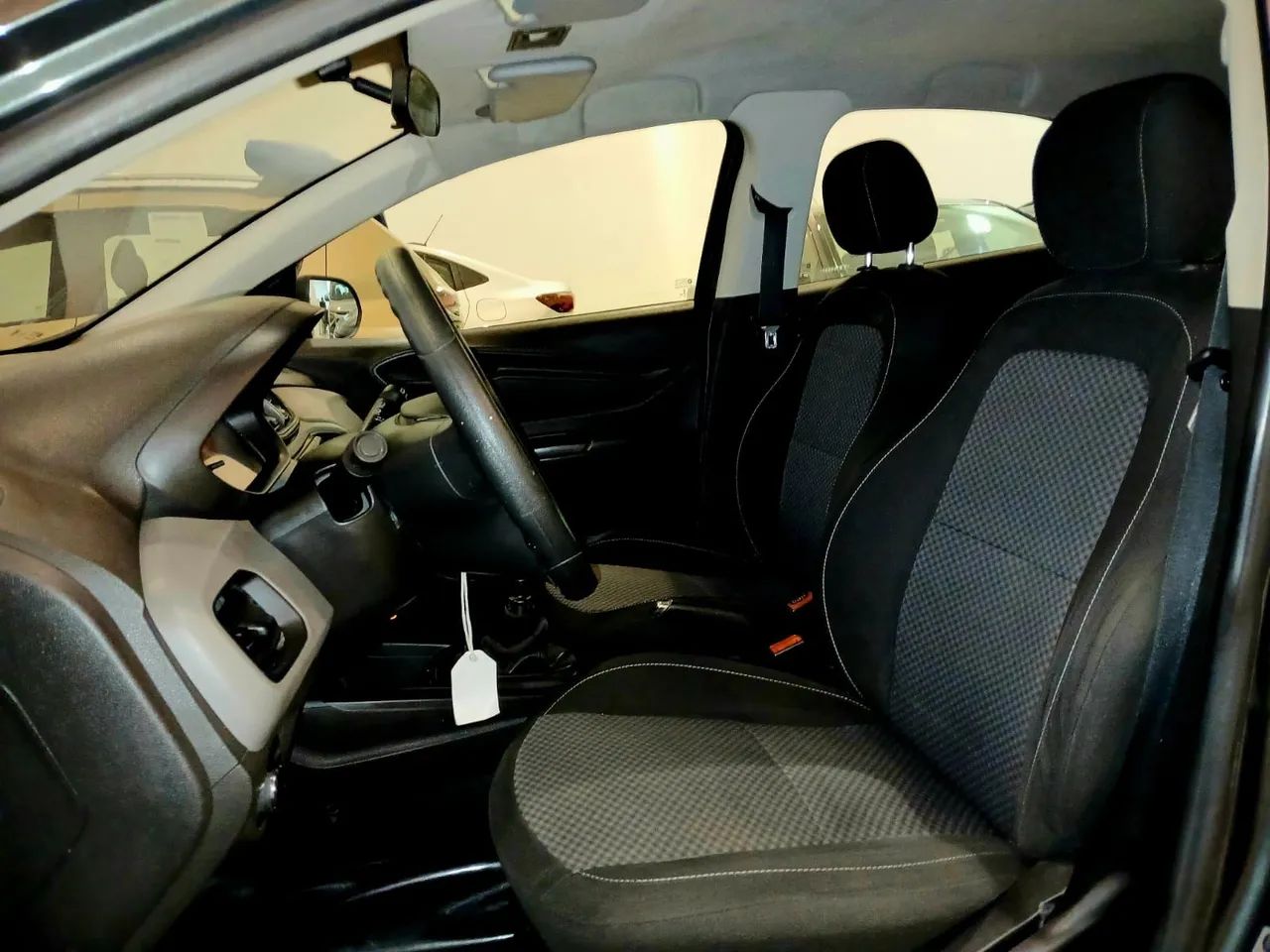 Chevrolet Onix JOY Hatch 1.0 8V Flex Mec. 4P 2019 - Foto 4
