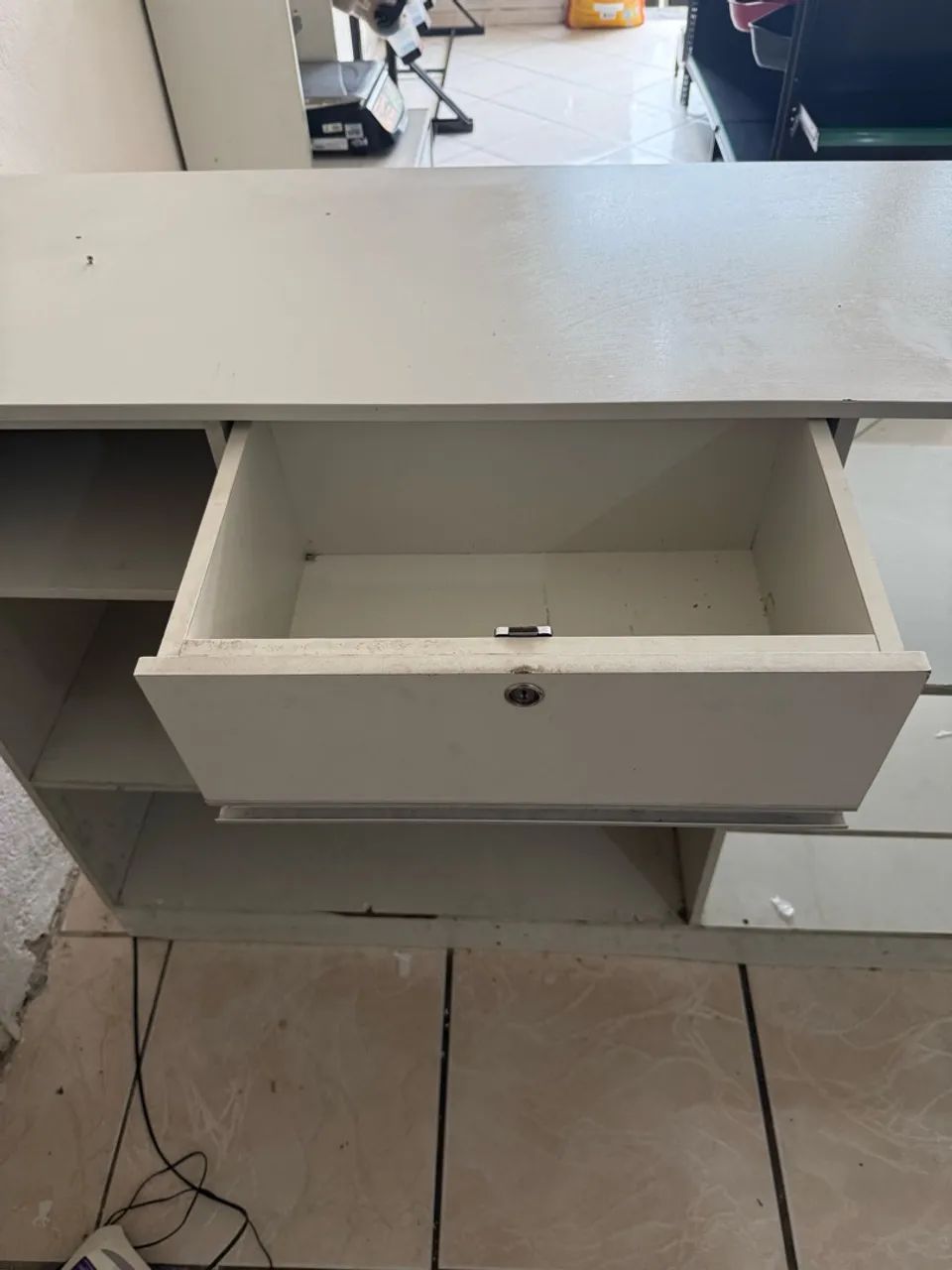 Balcão de Caixa Comercial com Vitrine de Vidro e Gaveta - Foto 3
