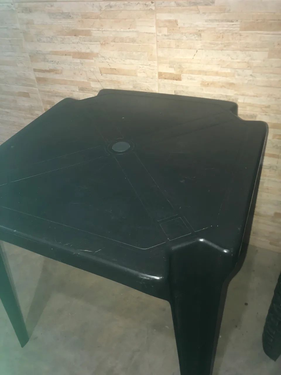 Vendo jogo de mesa e cadeiras