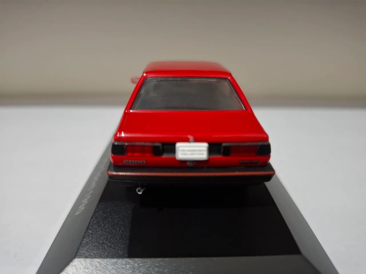 Miniatura VW Santana Sport (1990) 1:43 - Foto 2