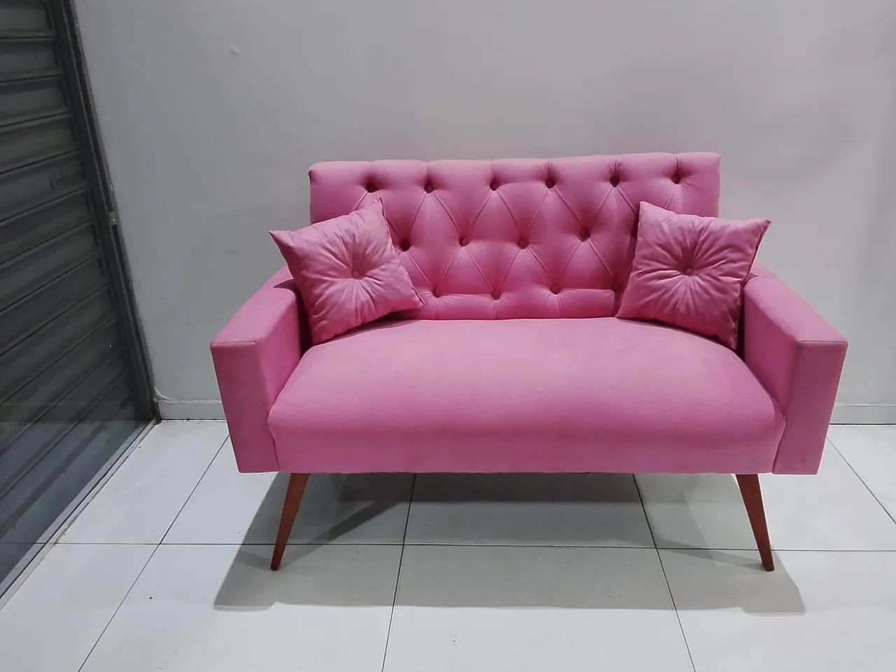 Sofá 2 lugares novo modelo namoradeira bem acolchoada e elegante muito confortável 