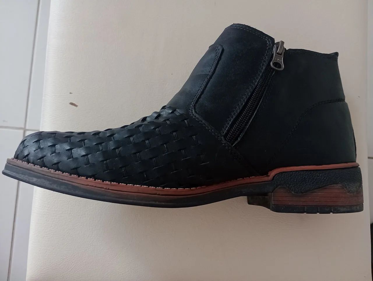 BOTA DE COURO - SEMI NOVA - Foto 4