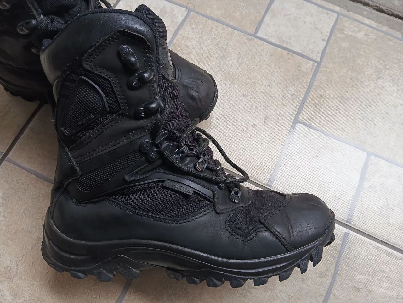 Bota Coturno Invictus 39 impermeável  - Foto 3