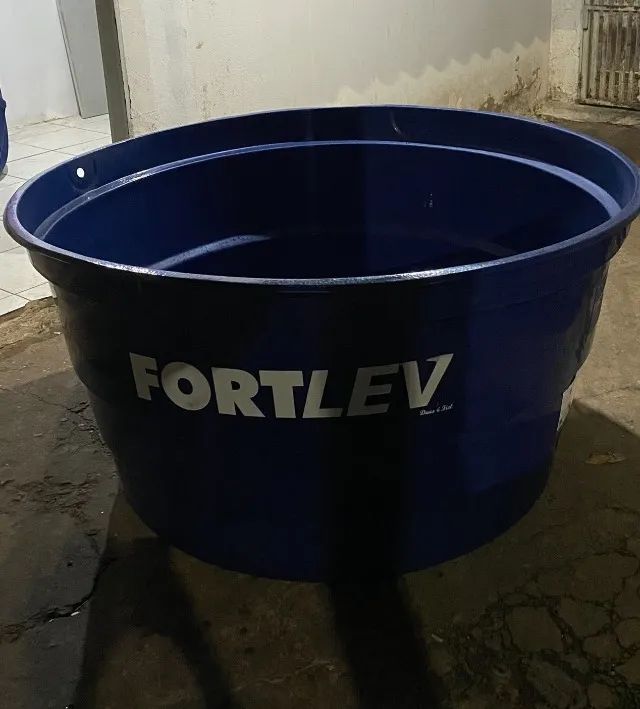 caixa d'agua 1000 L Fortlev c/ tampa NOVA