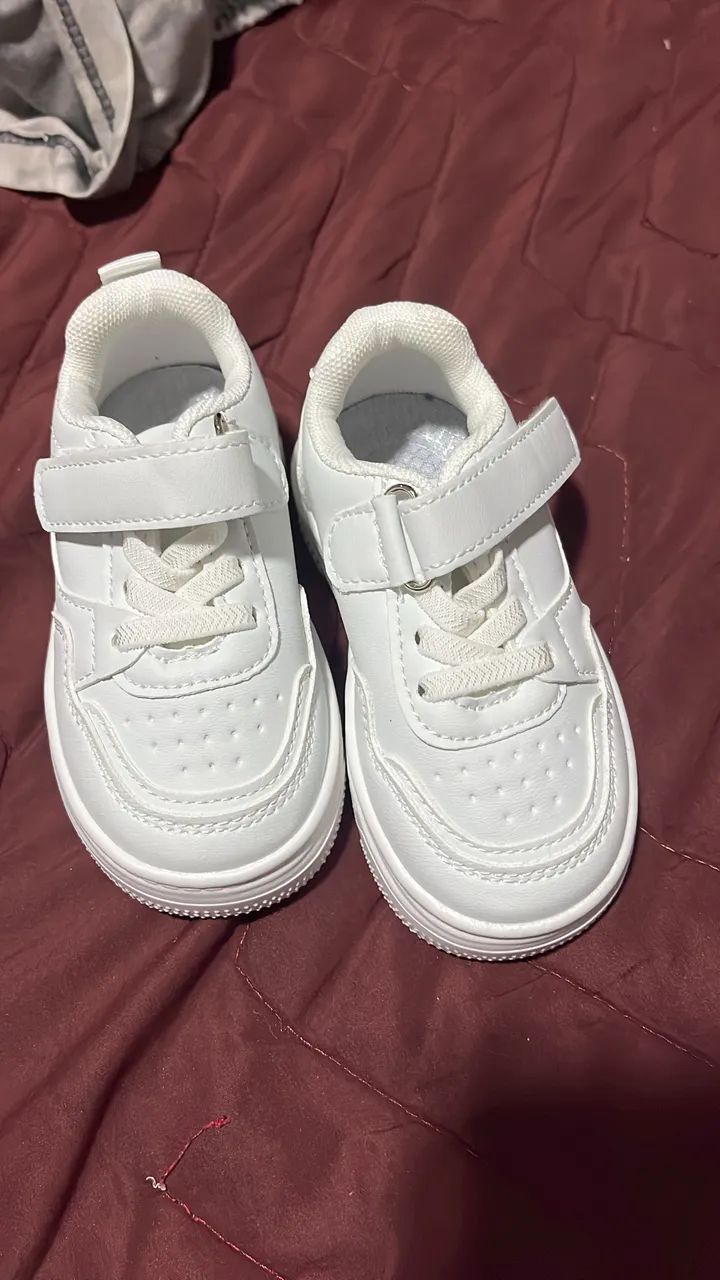 Vende-se tênis branco,tamanho 21 - Foto 2