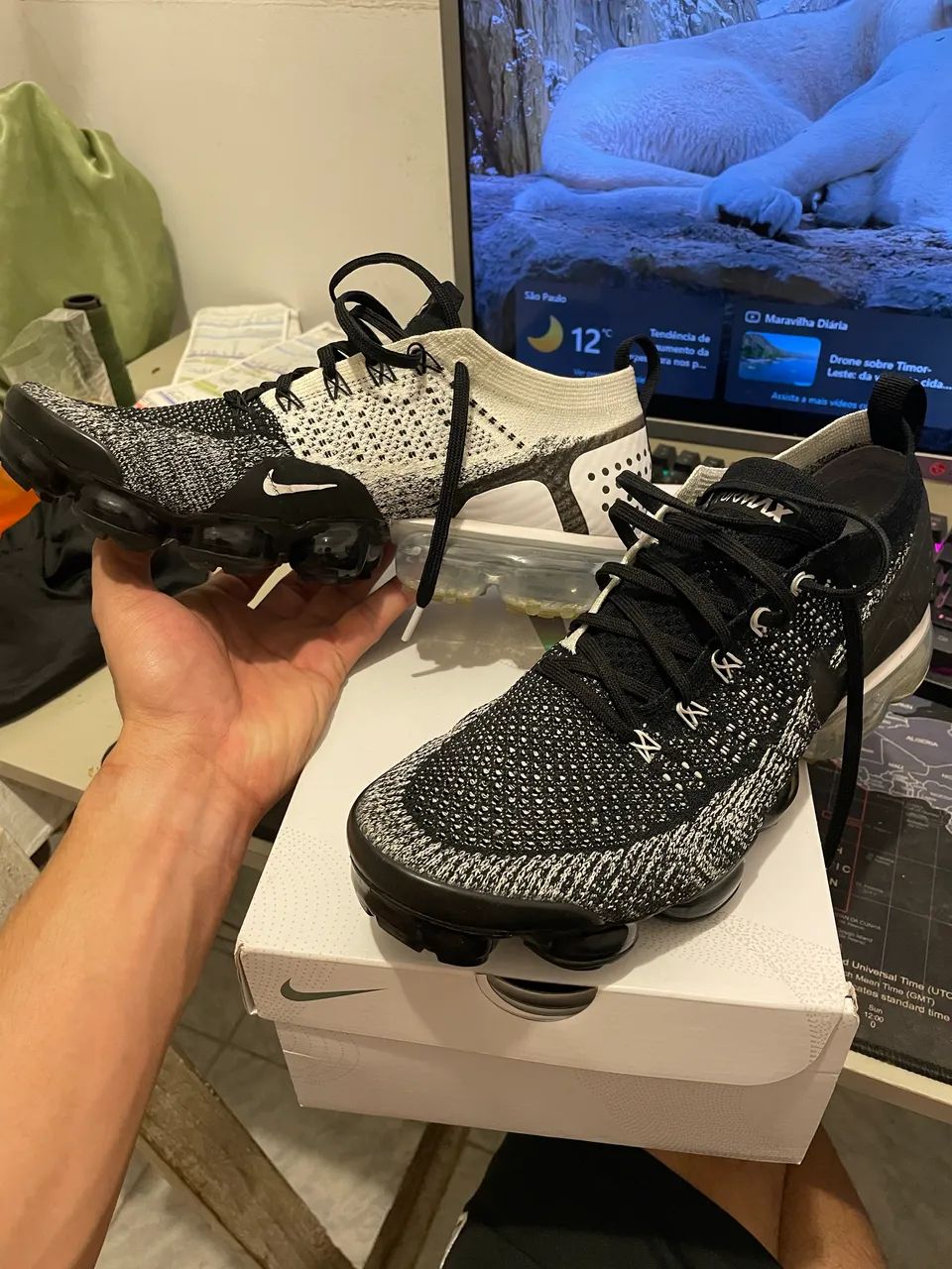 vapormax orca on feet