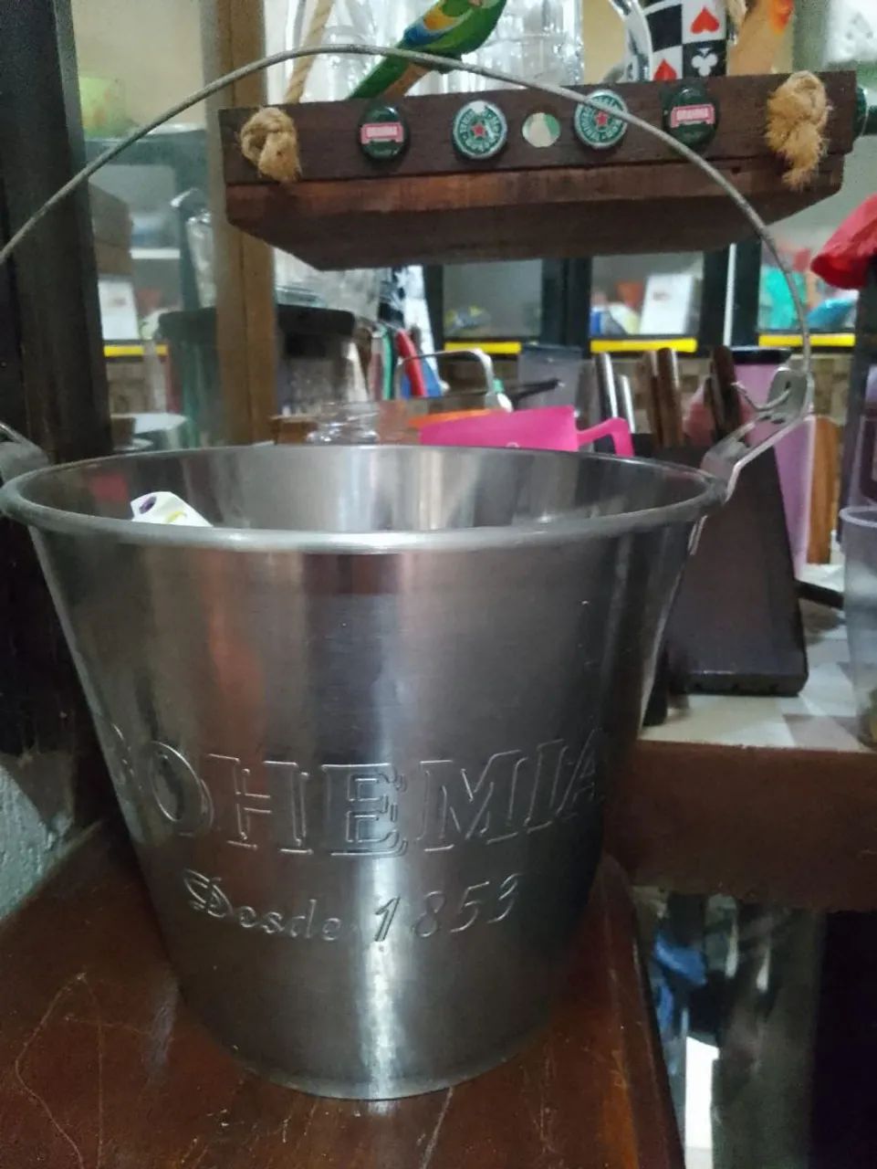 Vendo um balde de cerveja Bohemia 