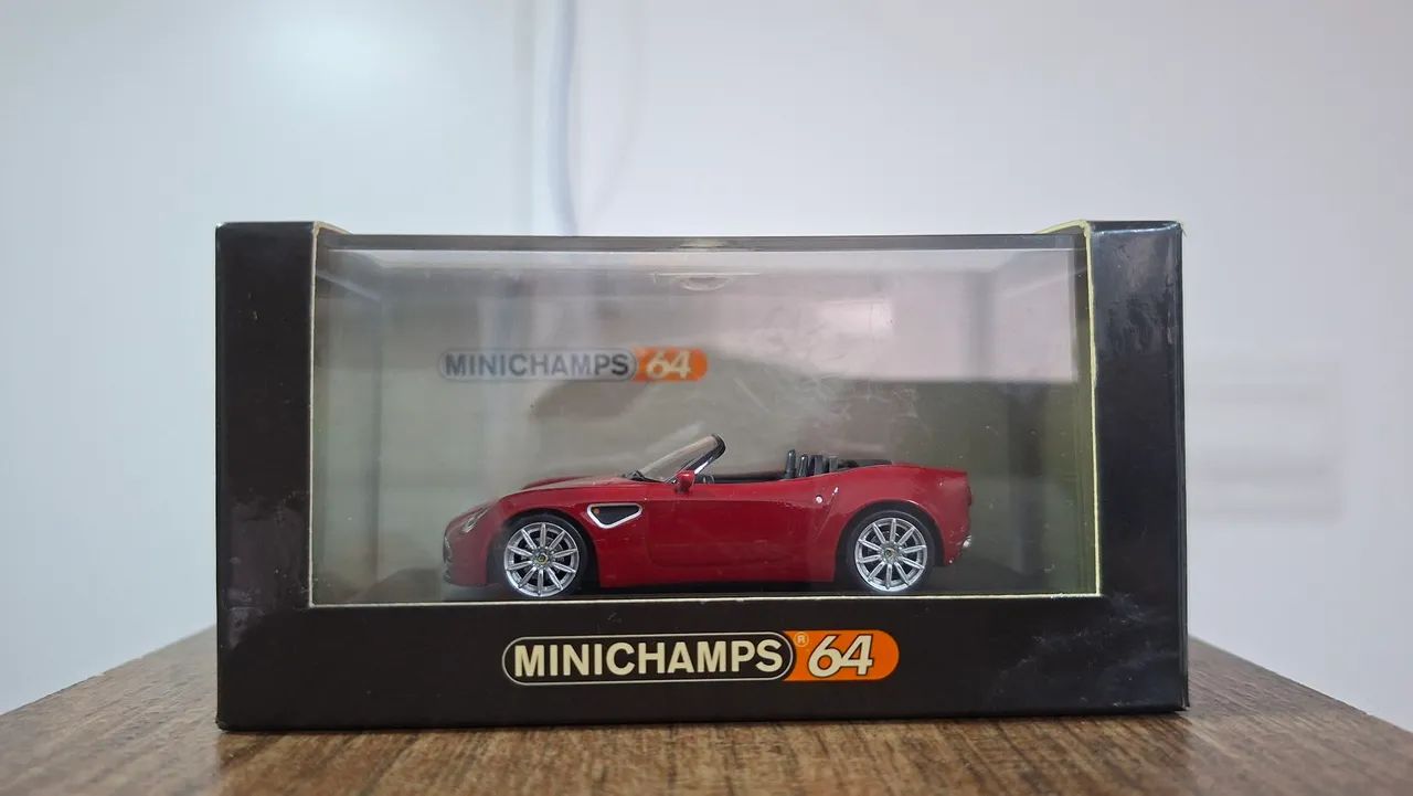 Minichamps Alfa Romeo 8C Spider vermelha 1:64 - Foto 5