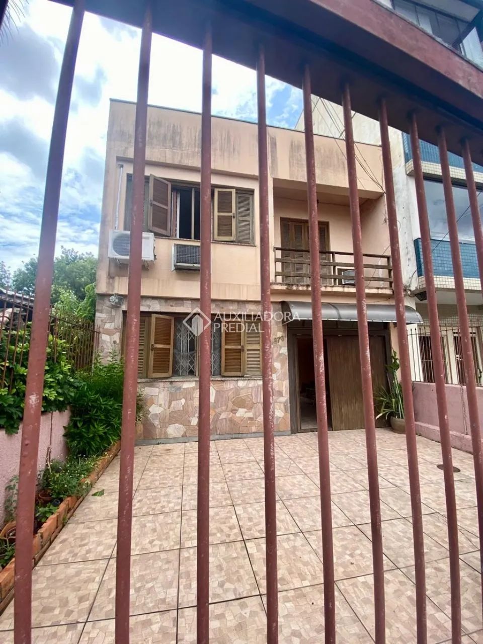 Casa com piscina na Euclydes da Cunha.