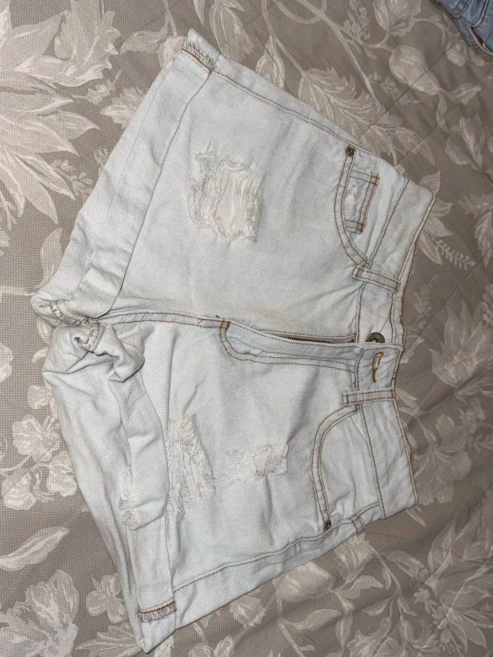 2 shorts jeans C&A (desapego)