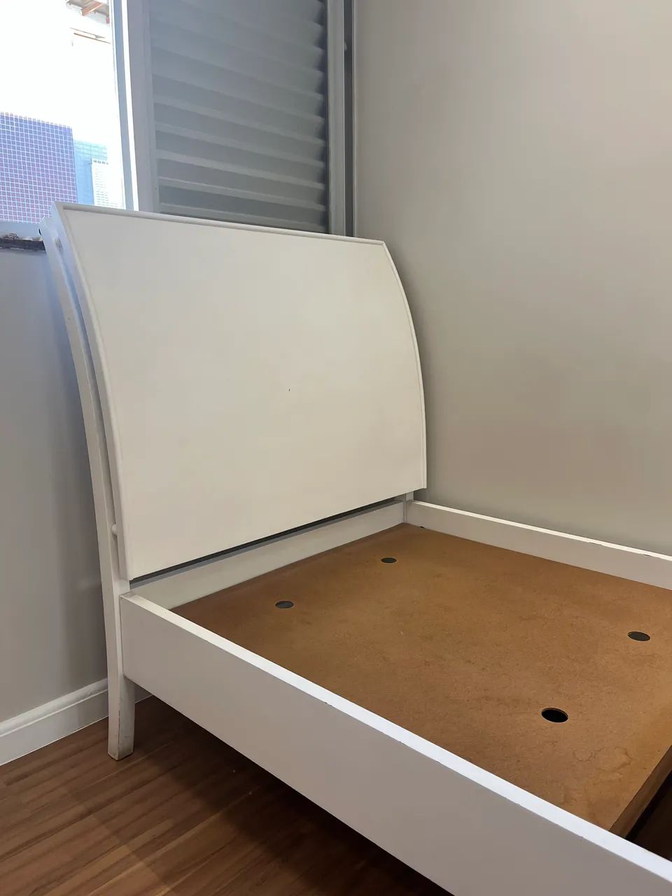 Cama de Solteiro Branca com Cabeceira  - Foto 4