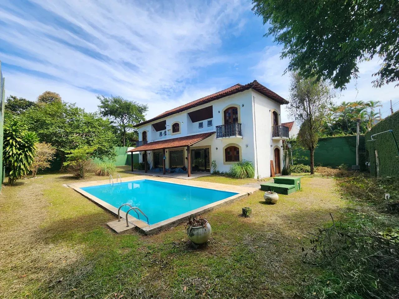 ITANHANGÁ-RJ - Estrada Itajuru - casa duplex com 3 quartos