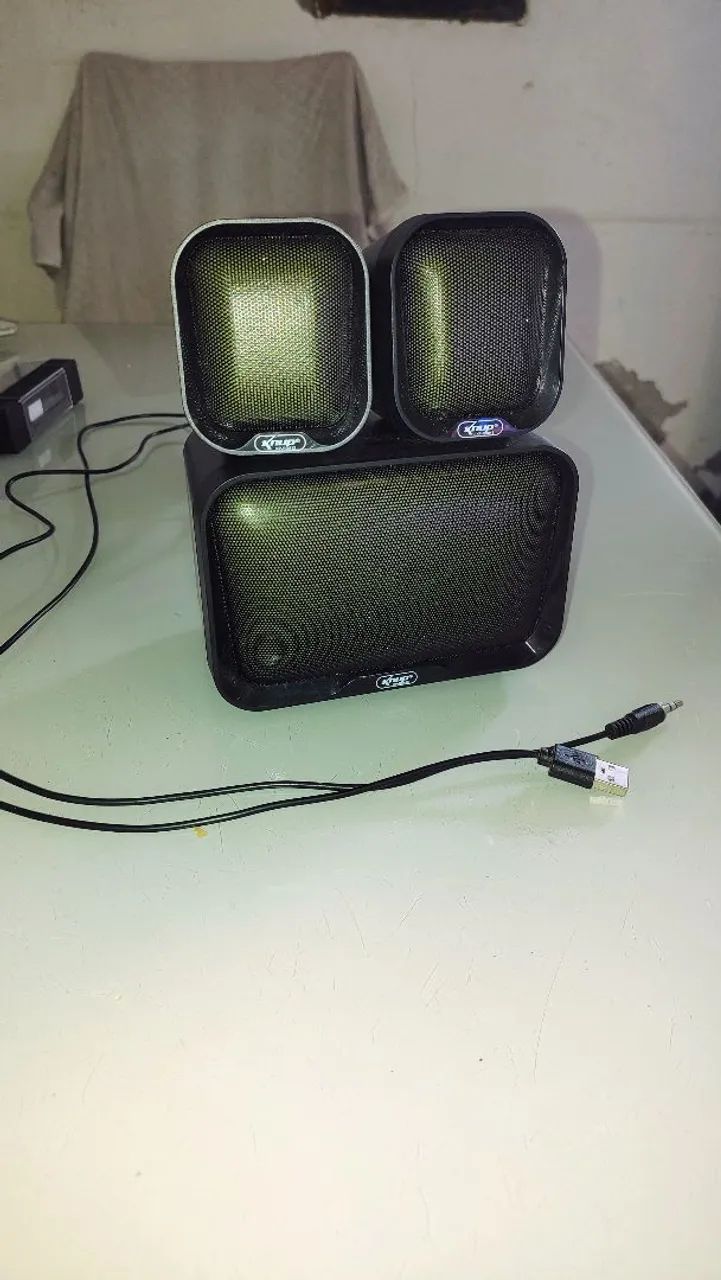 Caixa de som Bluetooth Pc 2.1 com 3 RGB USB 