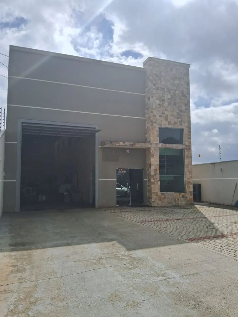 Vendo ou troco barracao comercial