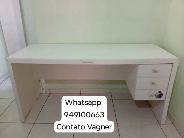 White office desk with 3 drawers, 1.56 m in length, 60 cm in width, and 75 cm in height