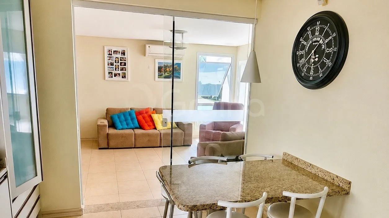 Casa Residencial de 322 m² com 3 suítes no Santa Mônica