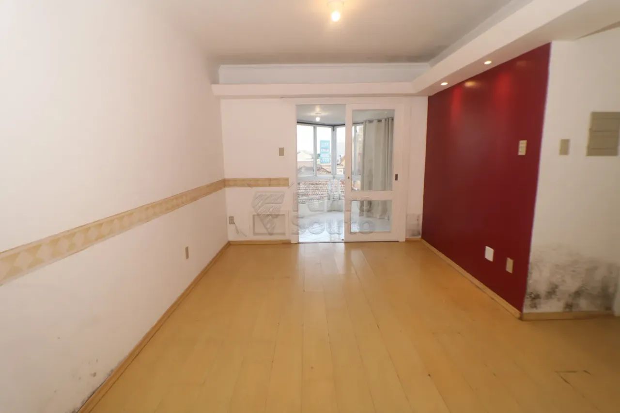 Apartamento de 3 Dormitórios com Suíte e Sacada Coberta - Centro