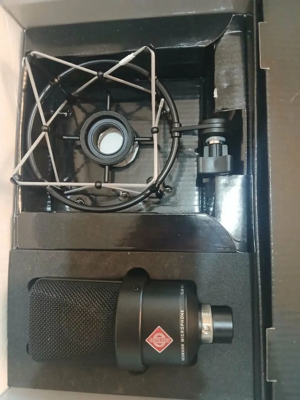  2 Microfones Neumann TLM 103 condensador  um preto outro cinza - Foto 4
