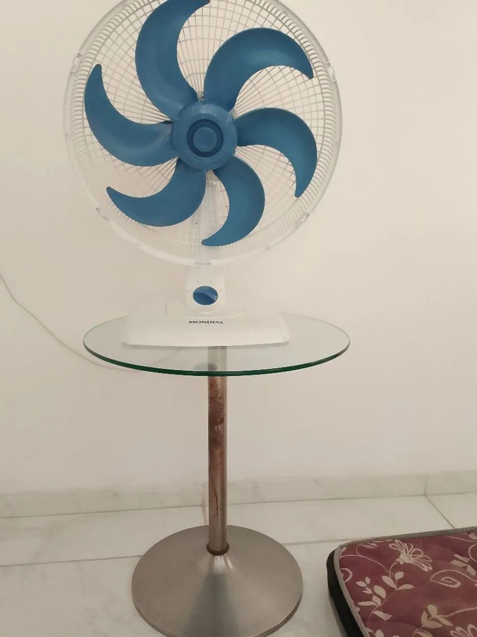 Mesa de vidro com base de alumínio  - Foto 3