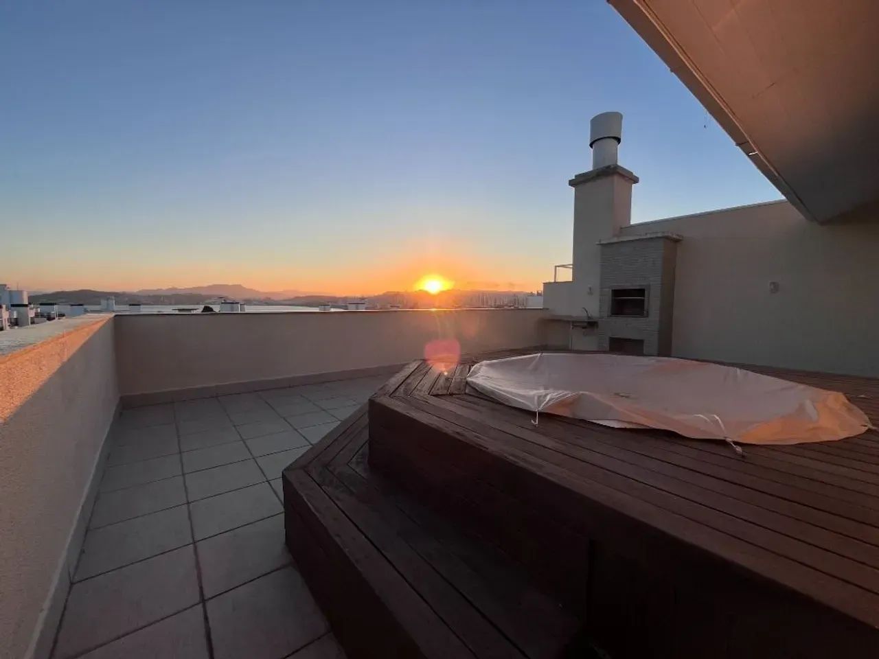 Imóvel para venda tem 210 metros quadrados com 4 quartos em Abraão - Florianópolis - SC - Foto 2